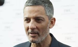 Fiorello spara a zero contro Sgarbi e Costanzo: post su Twitter