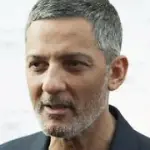 Fiorello spara a zero contro Sgarbi e Costanzo: post su Twitter