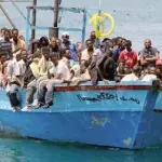 Sicilia, barcone pieno di migranti si ribalta: pochi superstiti