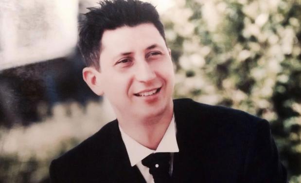 Uomo in fuga con il figlio di 15 giorni