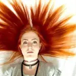 17enne cacciata da scuola perché ha i capelli “troppo rossi”