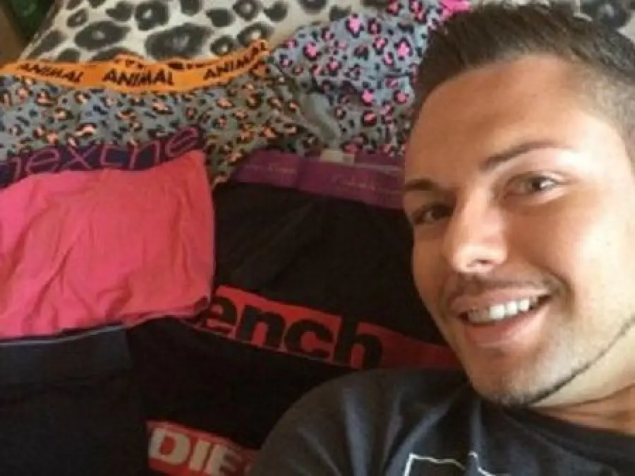 26enne “dipendente” da mutande nuove: 365 boxer all’anno