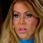 Parla col marito di una donna, lei le incendia il volto per gelosia