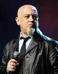 Enrico Ruggeri, frecciatina a Francesco De Gregori con "Sono io quello per strada"