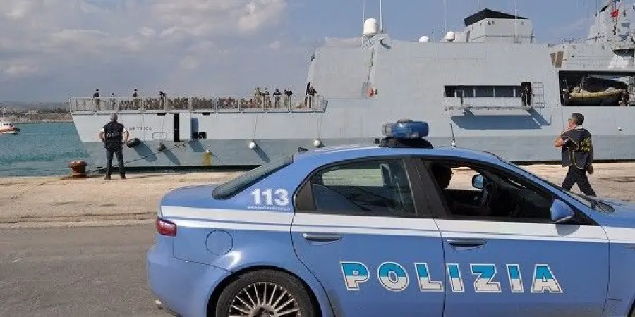 Ragusa, immigrato dato in pasto agli squali: scafista fermato