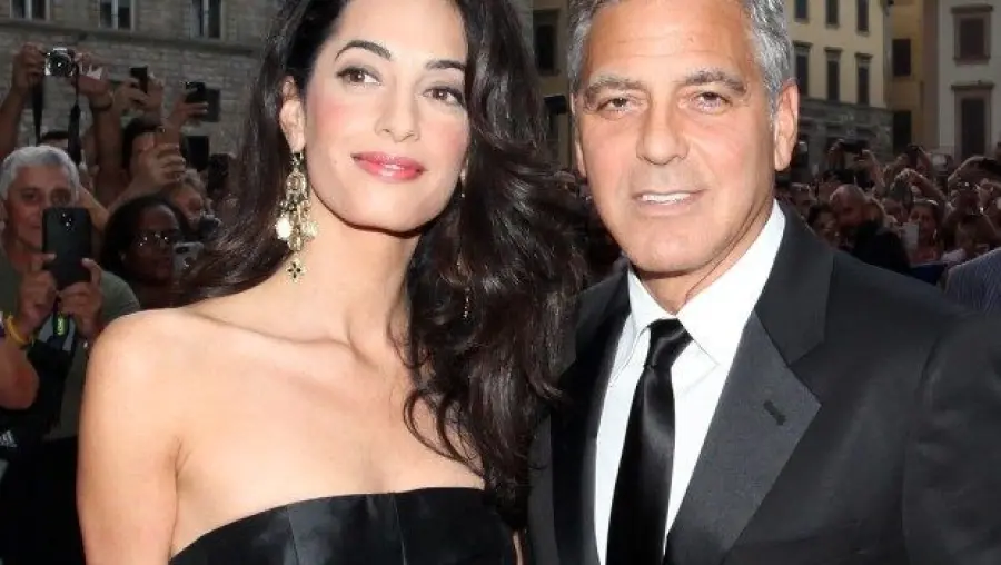 George Clooney torna sul lago di Como, multe salatissime per i curiosi