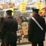 13enne costretto dai bulli a rubare videogame