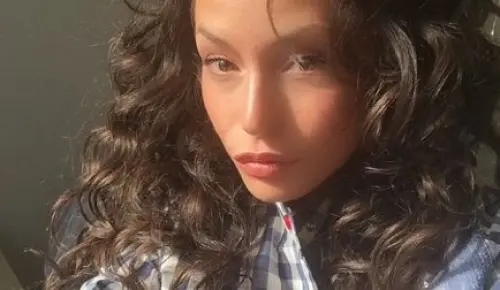 Raffaella Fico torna single: conclusa la storia d'amore con Gianluca Tozzi