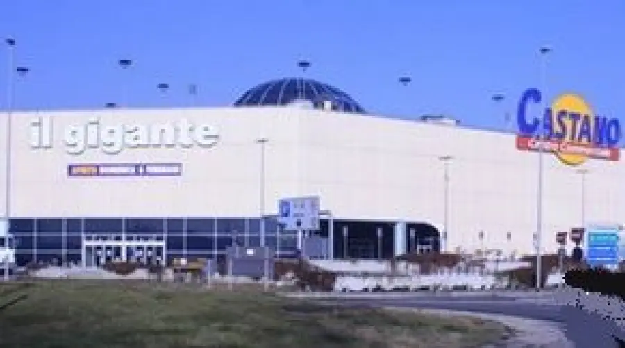 Caporeparto le nega ferie ad agosto: il compagno si fa giustizia con una mazza