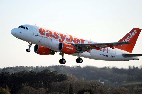 Picchia hostess per sandwich consegnato in ritardo: atterraggio d'emergenza