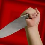 Uccide la moglie con 13 coltellate davanti agli occhi dei suoi 7 figli