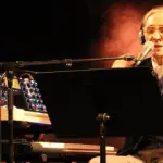 Franco Battiato, piede in fallo a Bari: femore rotto