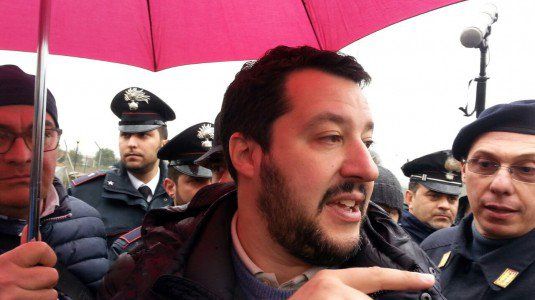 Immigrazione, Salvini visita Mineo: "Renzi e Alfano si dovrebbero dimettere