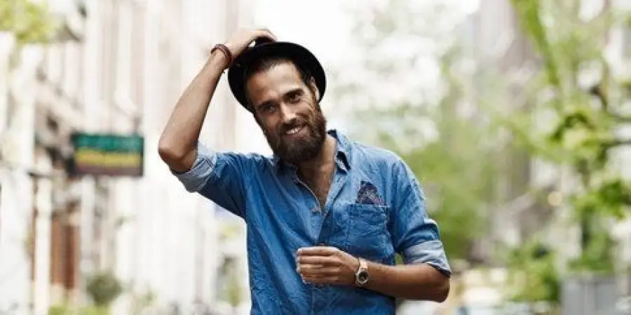 Barba lunga, alla moda e nido di batteri: rischio infezioni