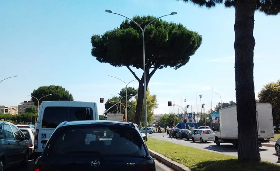 Roma, aggressione in via Cristoforo Colombo: donna finisce in ospedale