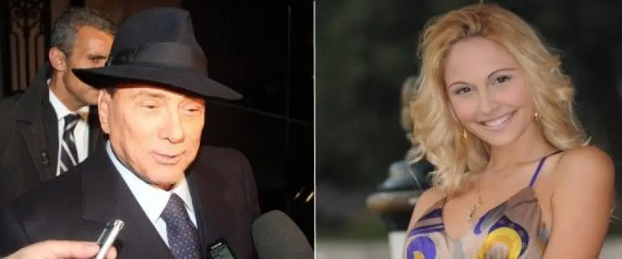 Silvio Berlusconi compare del figlio di Noemi Letizia: Francesca Pascale presente al battesimo