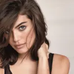 Modella israeliana Shlomit Malka posa per Intimissimi: fascino e brio