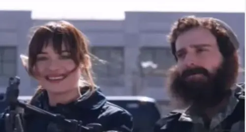 Dakota Johnson si arruola nelle file dell'Isis... ma è un video