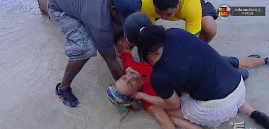 Isola dei Famosi: Rachida vede figlia e sviene, Alvin rassicura tutti