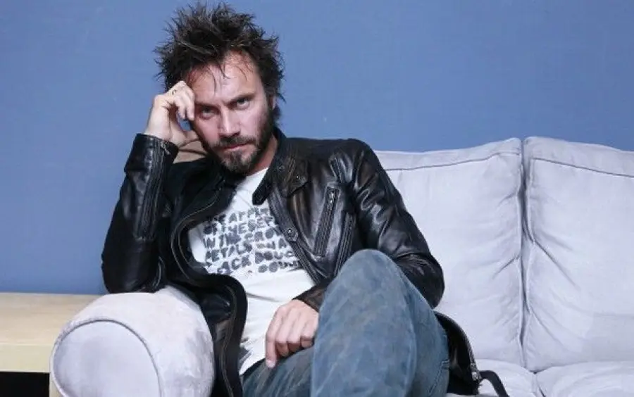 Nek lancia "Prima di parlare": 11 inediti e cover di "Se telefonando"