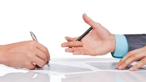 Taranto: truffavano compagnie assicurative, medici e avvocati arrestati