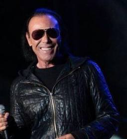 Antonello Venditti è morto... anzi no: smentita del cantautore su Fb