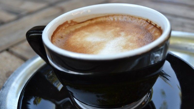 Dimagrire mettendo burro nel caffè: stramba scoperta di Dave Asprey