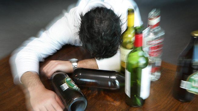 Binge drinking deleterio per il cuore: rischio aritmie aumenta