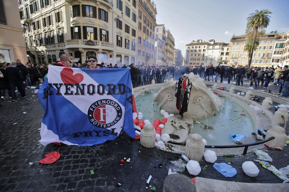 Tifosi Feyenoord indegni a Roma, club: "Prendiamo le distanze"