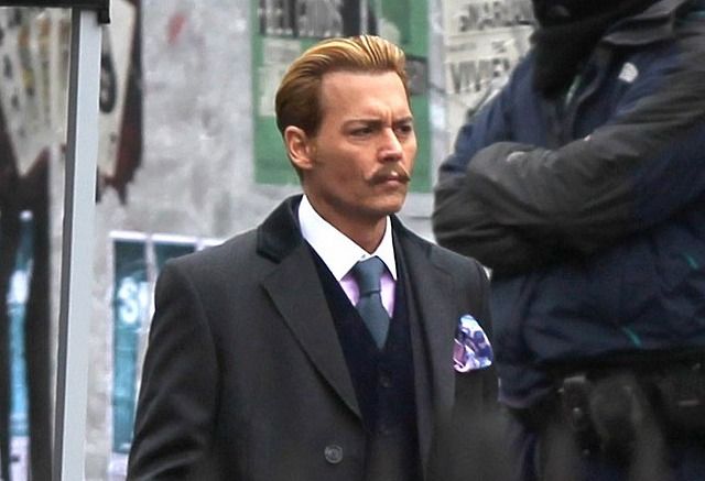 Johnny Depp, mercante d'arte imbroglione in "Mortdecai"
