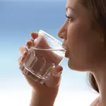 Aquaholism: bere troppa acqua fa male, rischio patologie cardiovascolari e morte