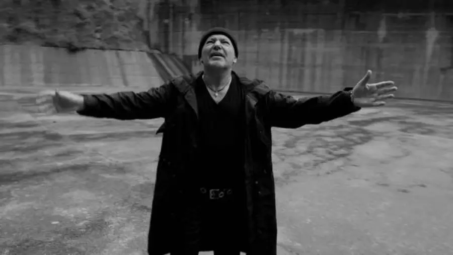 Vasco Rossi, 63 anni e non dimostrarli: "Sono innocente" ennesimo successo