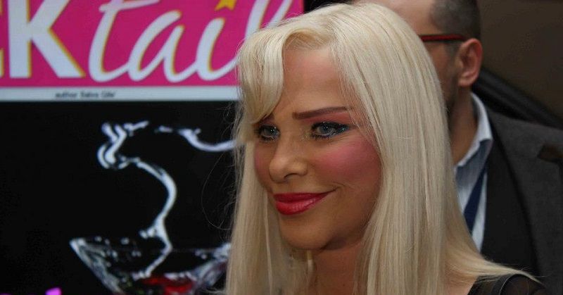 Cicciolina getta fango su Rocco Siffredi: "Non era nessuno". Intervista a La Zanzara