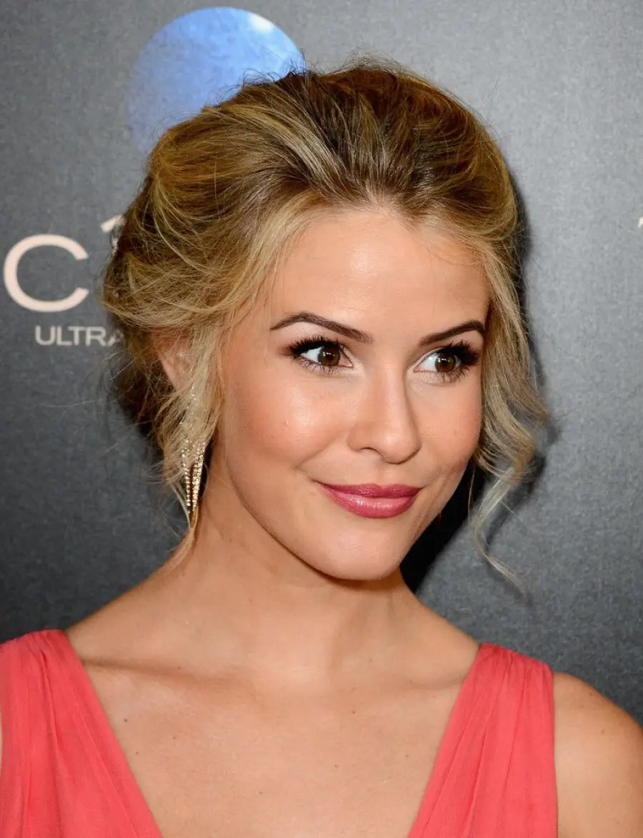 Beautiful, Linsey Godfrey finisce sotto auto: gambe rotte