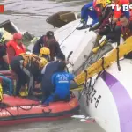 Taiwan, aereo finisce nel fiume dopo decollo: 8 morti