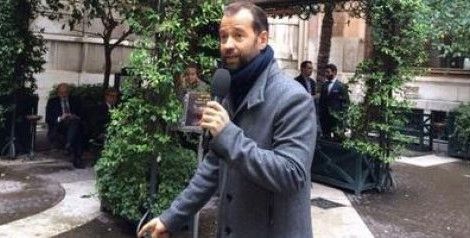 Fabio Volo si finge giornalista a Montecitorio: invitato ad uscire