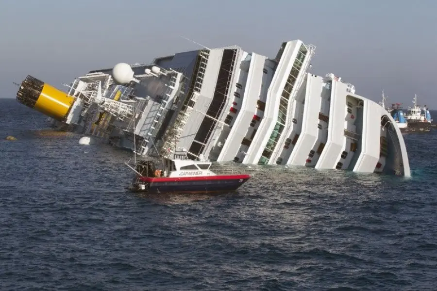 Concordia, Isola del Giglio chiede 20 milioni a Schettino: danni patrimoniali e non