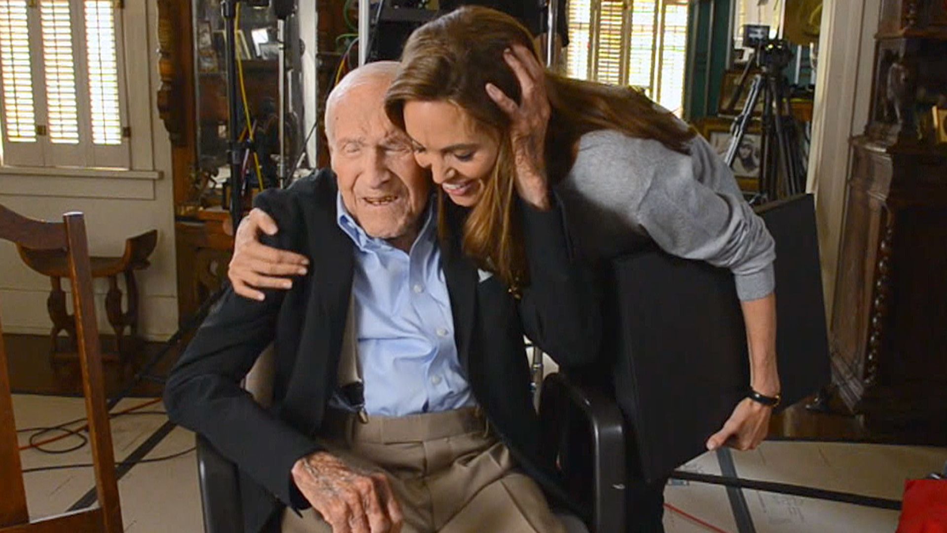 "Unbroken", Angelina Jolie porta al cinema storia di Louis Zamperini