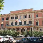 Roma, depresso e affetto da leucemia si lancia dalla finestra dell'Umberto I