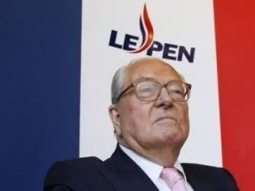 Parigi, incendio in casa di Jean-Marie Le Pen: ferito al viso