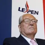 Parigi, incendio in casa di Jean-Marie Le Pen: ferito al viso