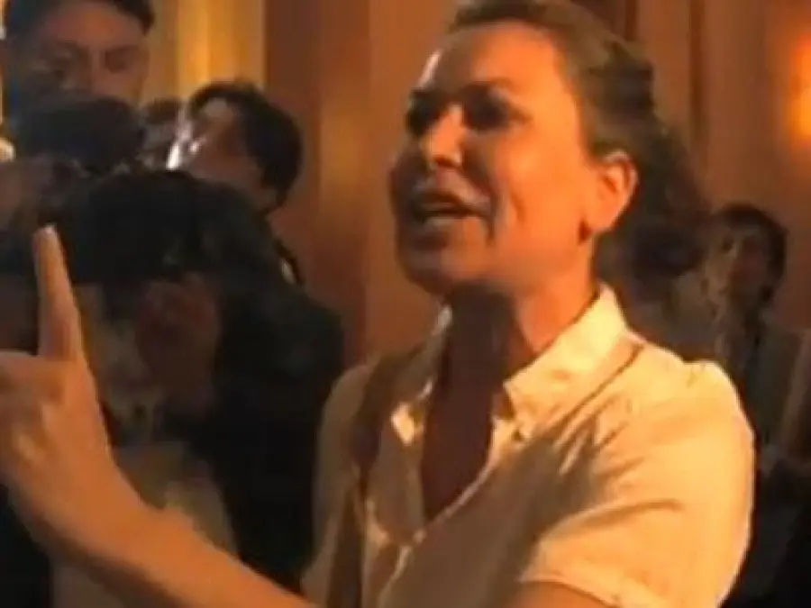 Sabina Guzzanti critica Maria De Filippi: "Nemica dell'umanità"