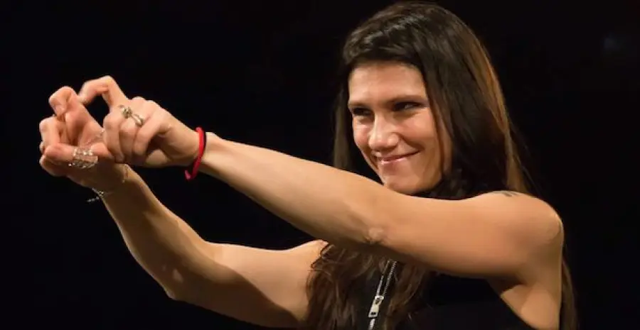 Elisa in lutto: padre è morto, annuncio su Facebook