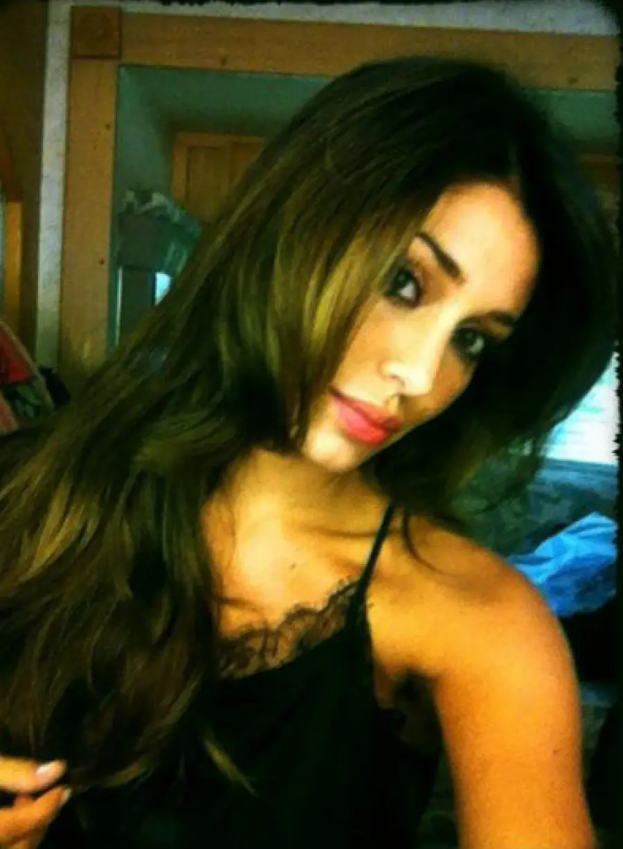 Belen Rodriguez cambia look: capelli castani, addio a riflessi biondi