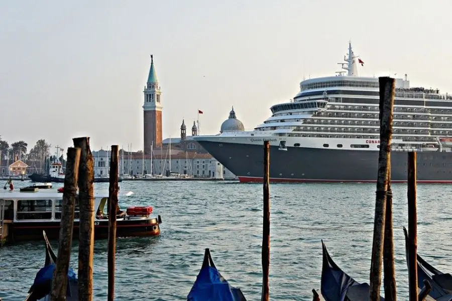 Venezia: traffico non cala ma inquinamento sì, merito del carburante green