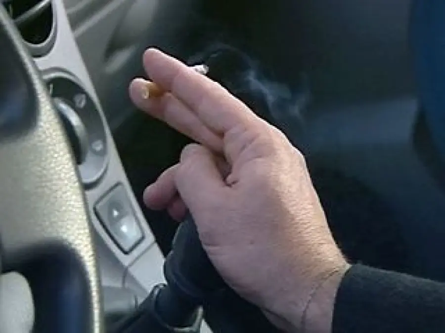 Vietato fumare in auto e in spiaggia: stretta del Ministero della Salute