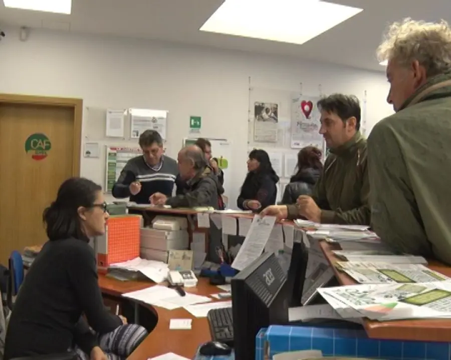 Isee, Caf bloccati: niente rinnovo convenzione con l'Inps