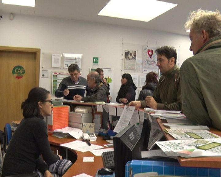 Isee, Caf bloccati: niente rinnovo convenzione con l'Inps