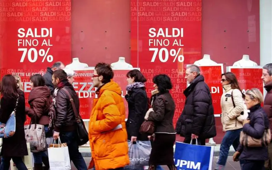 Saldi invernali, Codacons: "Anticipazione è misura inutile"