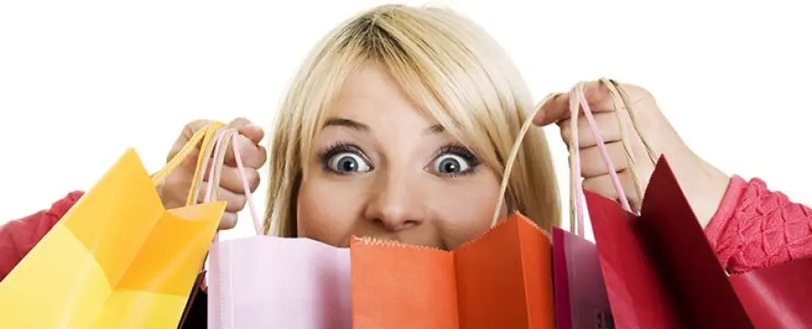 Shopping compulsivo durante saldi: medici lo equiparano ad alcolismo